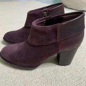 Clarks Womens 5 M Purple Suede Bootie Block Heel Soft Cushion Ankle Boots